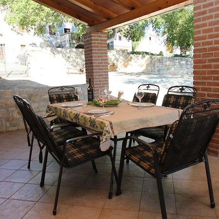 פורץ Holiday Home Vinkovic מראה חיצוני תמונה