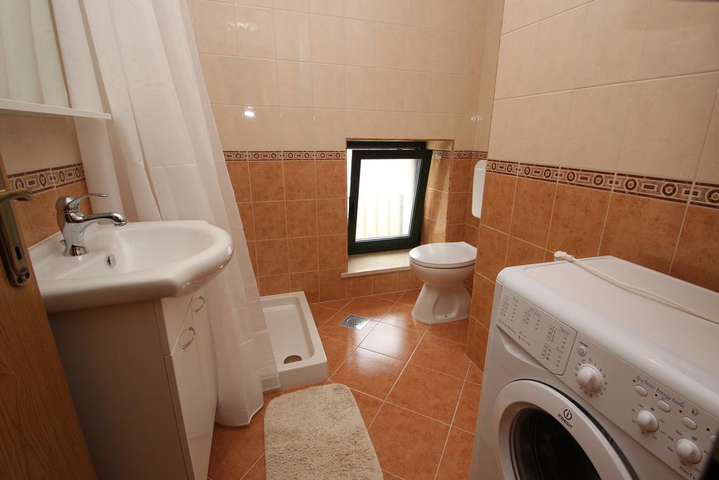 פורץ Holiday Home Vinkovic מראה חיצוני תמונה