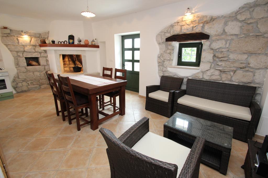 פורץ Holiday Home Vinkovic מראה חיצוני תמונה