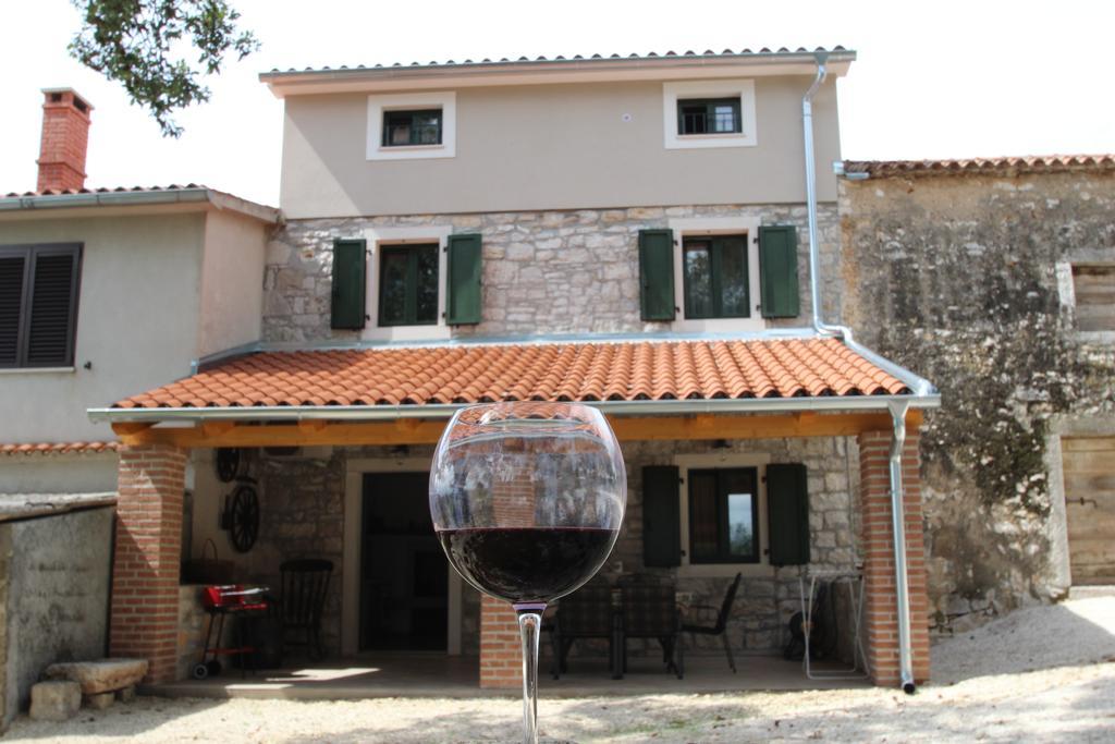 פורץ Holiday Home Vinkovic מראה חיצוני תמונה