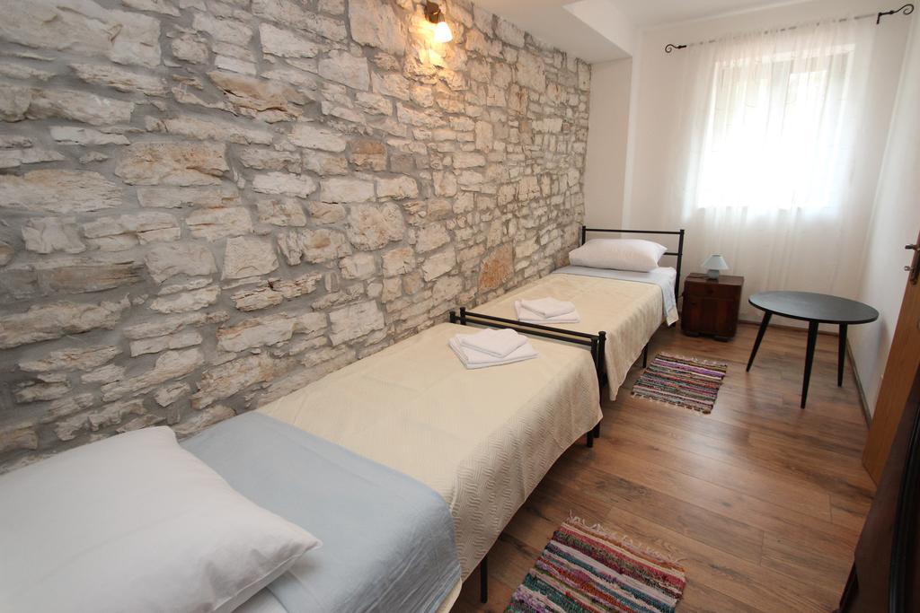פורץ Holiday Home Vinkovic מראה חיצוני תמונה