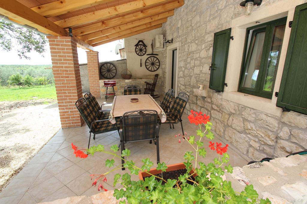 פורץ Holiday Home Vinkovic מראה חיצוני תמונה