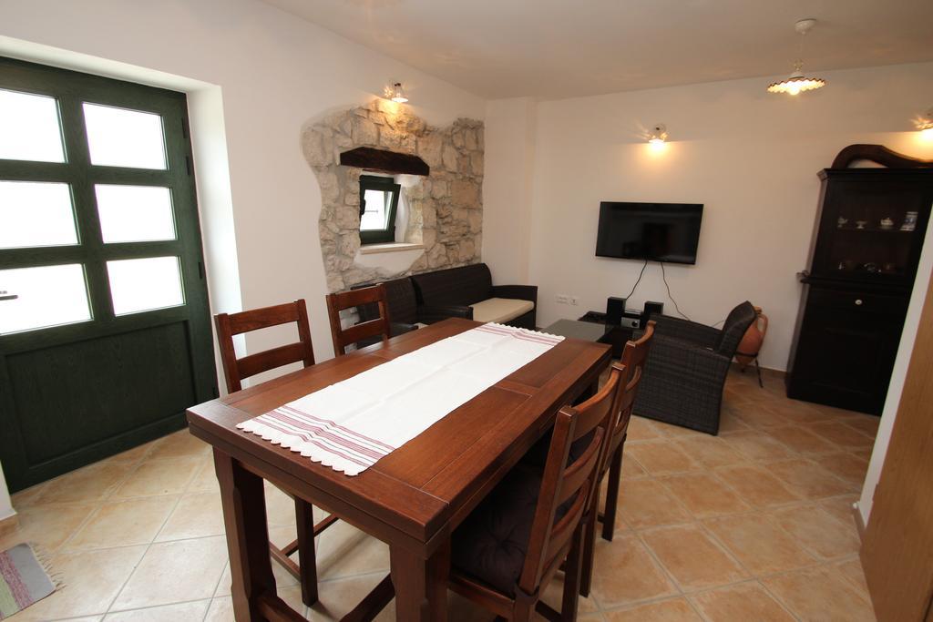 פורץ Holiday Home Vinkovic מראה חיצוני תמונה
