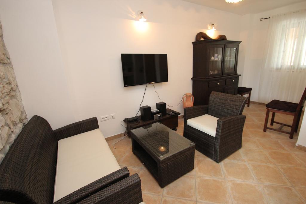 פורץ Holiday Home Vinkovic מראה חיצוני תמונה