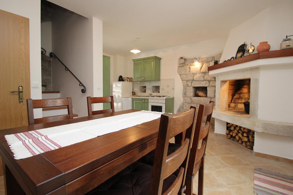 פורץ Holiday Home Vinkovic מראה חיצוני תמונה