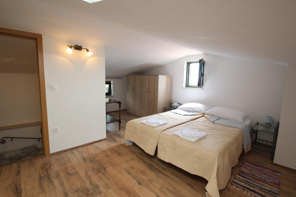 פורץ Holiday Home Vinkovic מראה חיצוני תמונה