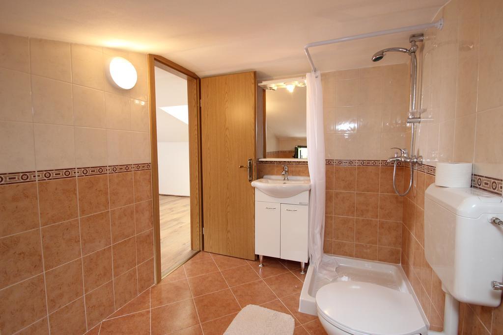 פורץ Holiday Home Vinkovic מראה חיצוני תמונה