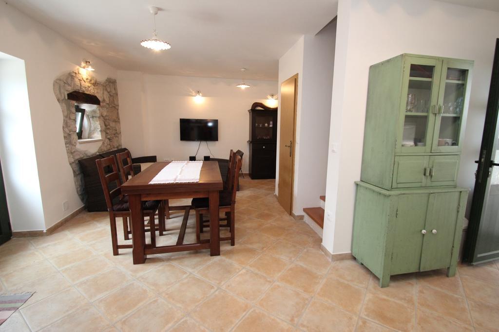 פורץ Holiday Home Vinkovic מראה חיצוני תמונה
