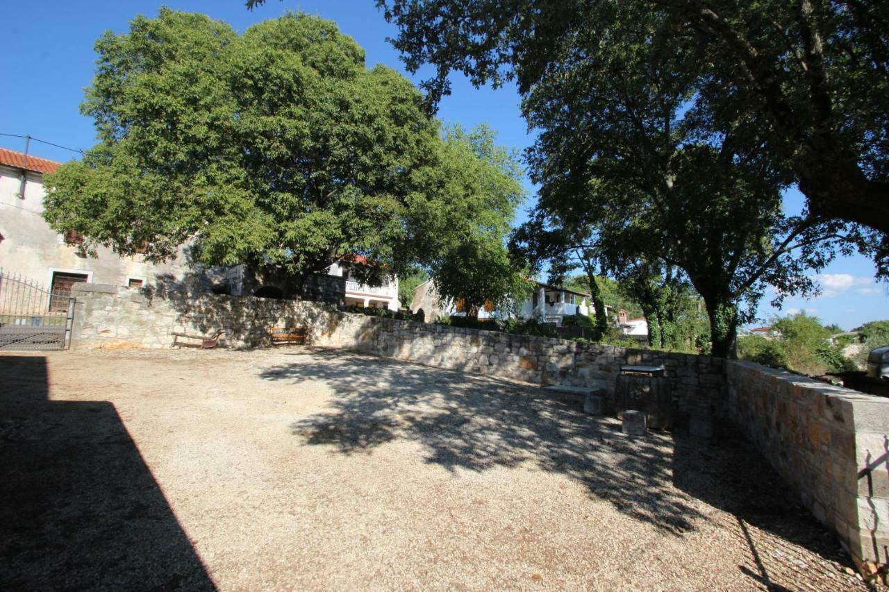 פורץ Holiday Home Vinkovic מראה חיצוני תמונה